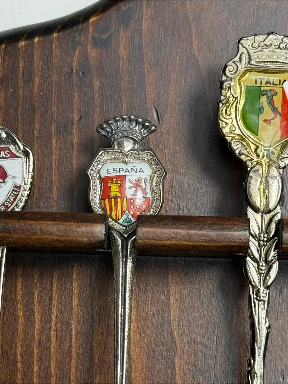 Lot of 12 Souvenir Vintage Collector Spoons With Wooden Rack Paris Italy Mexico